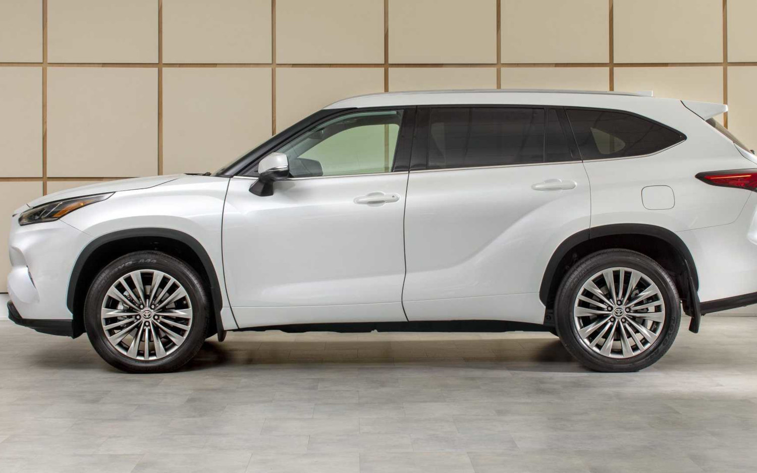 Toyota Highlander XLE 2023 | SUV Drive